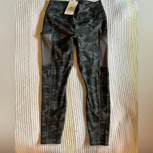 Fabletics cameo size Large NWT leggings $84.95